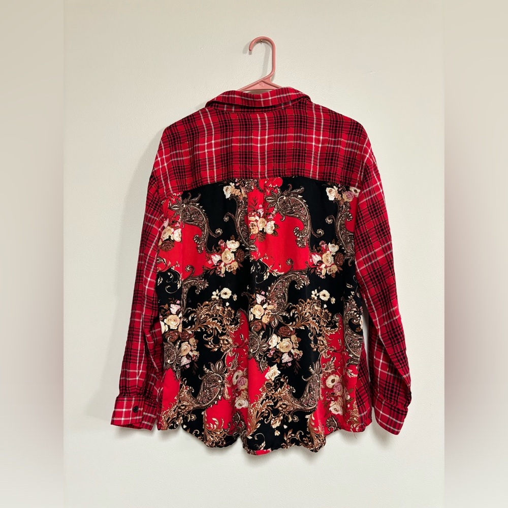 Cato plaid floral paisley red black v-neck long sleeve collar blouse medium M